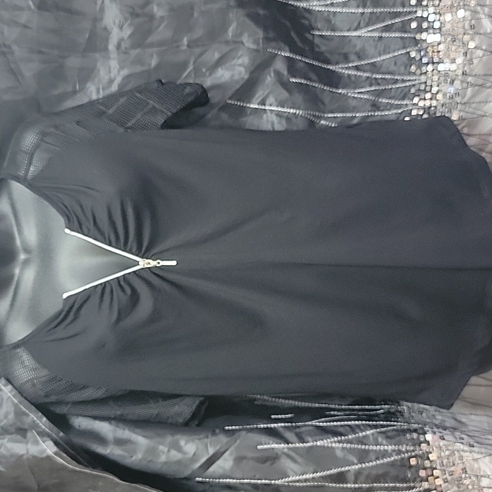 Creation L Size 6 Women's zippered tee shirt.